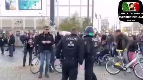 Questi non hanno vergogna neanche di inseguire una ragazzina