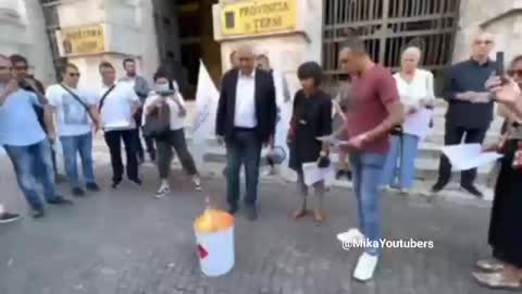 Terni: le persone BRUCIANO LA BOLLETTA ENERGETICA.