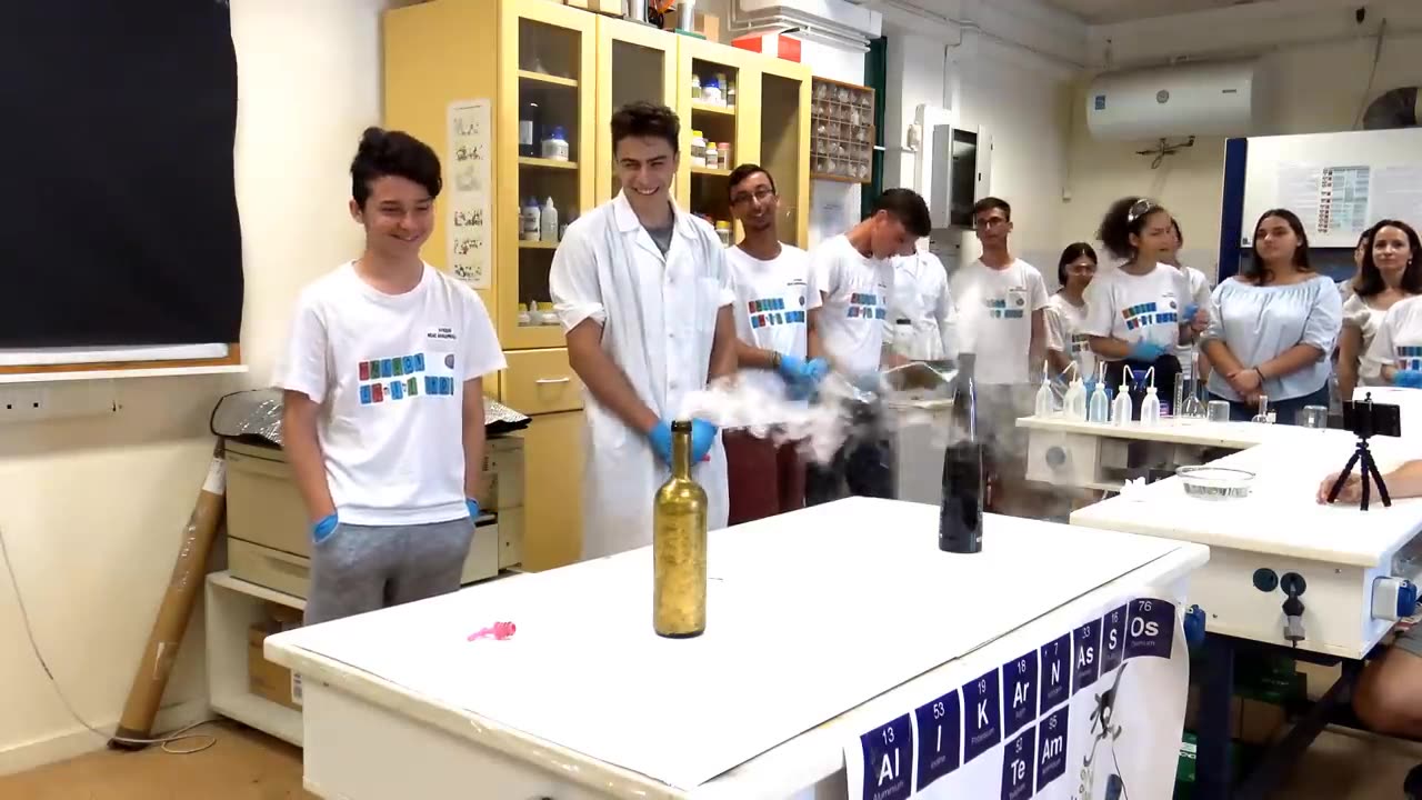 7 minutes of joy with Chemistry experiments