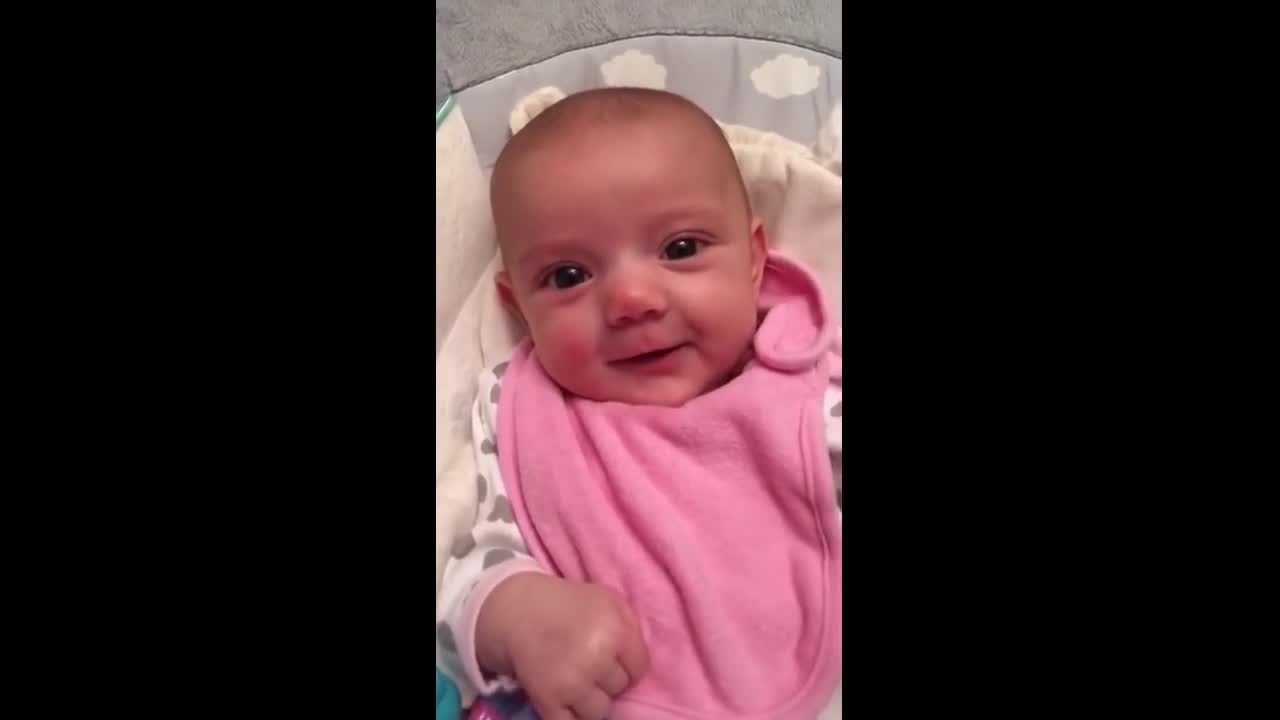 8-week-old baby says _I love you_ to mom #1