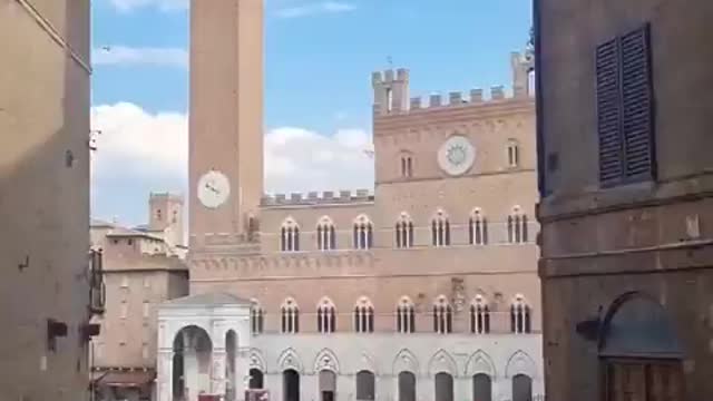 siena, direzione piazza del palio