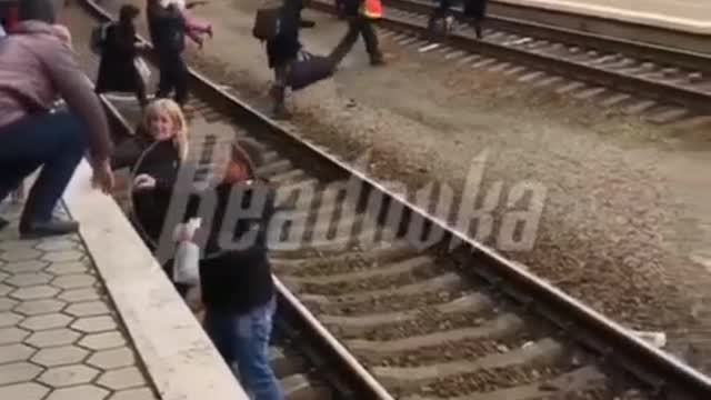 Ukrainians continue to leave the city - this is how the station of the city looks now