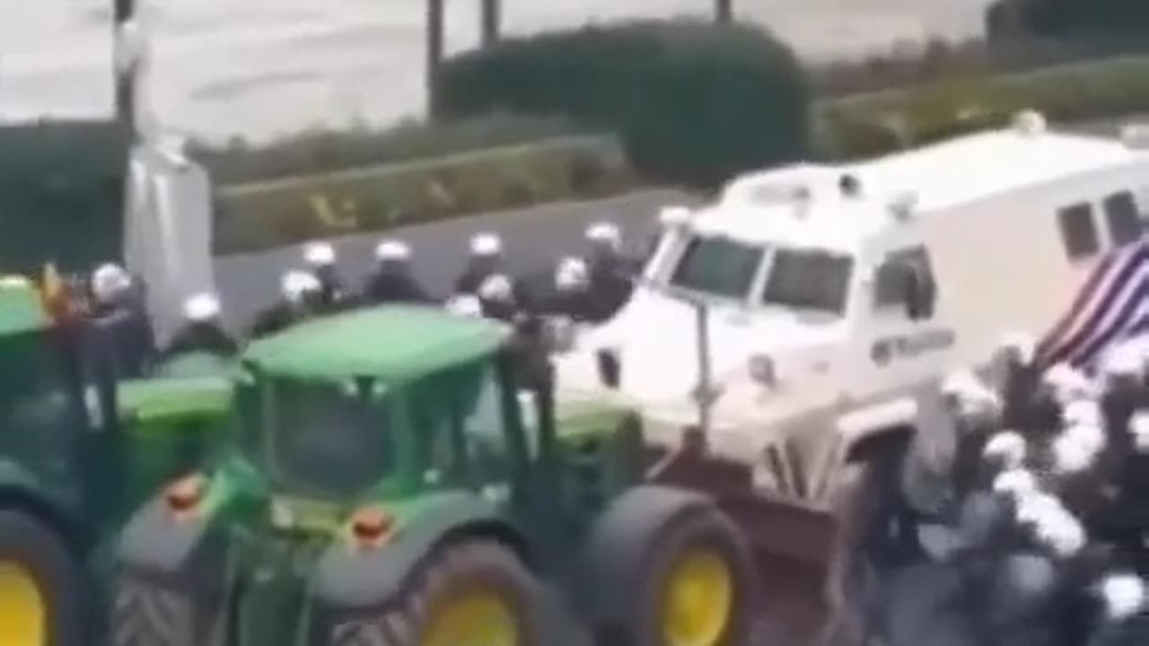 10 seconds long. French farmers. Incredible.