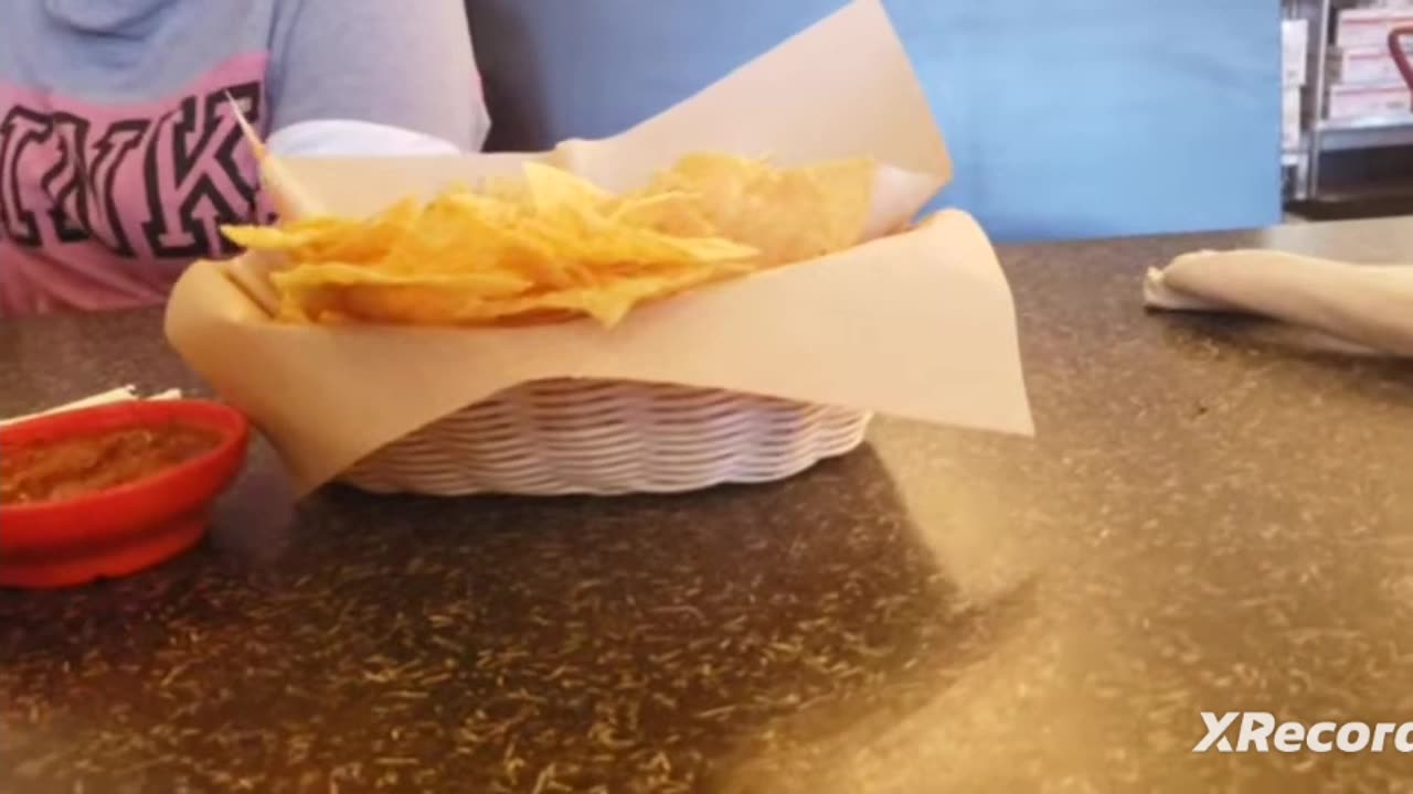 Went to a taco spot but phone went dead unfortunately couldn't record longer lol