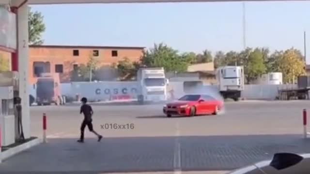 A car came to the gas station