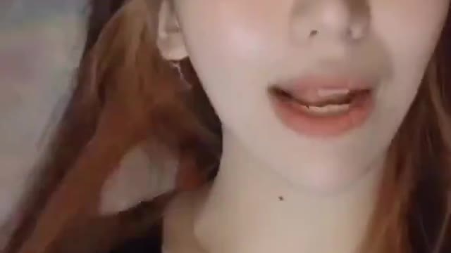 accidentally exposed herself while she was broadcasting a live video79