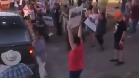 Beto O'Rourke Heckled by Texans Blasting Kid Rock