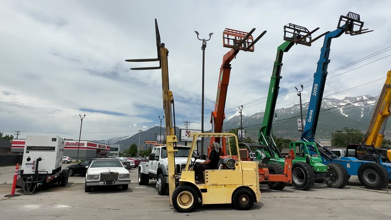 Warehouse Forklift 6,000 LB 3 Stage Side 15' Lift LPG Allis-Chalmers Fork Lift