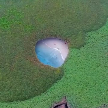 Who’d you like to visit this beach with? 😍