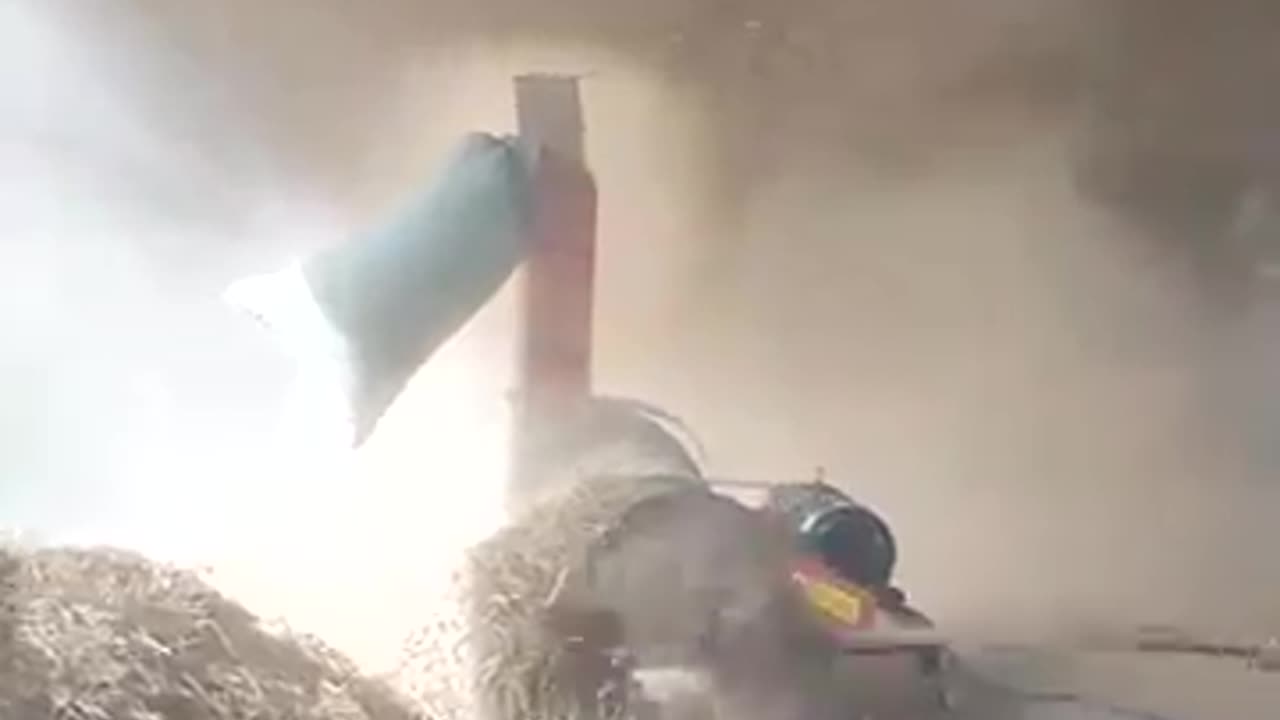 hot wheel grass powdering machine