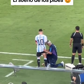 Ayoo! What are they doing to Messi?!