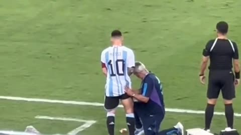 Ayoo! What are they doing to Messi?!