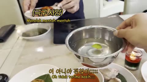 CEWEK KOREA PERTAMA KALI COBAIN NASI PADANG!! _ 인도네시아에서 흔히 즐겨먹는 나시빠당! 저도 한번 먹어봤습니다 _ MUKBANG VLOG