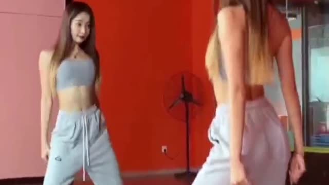 Hot girls Dancing