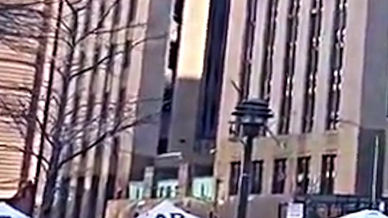 (4/Apr/2023) Supporting Their President in New York