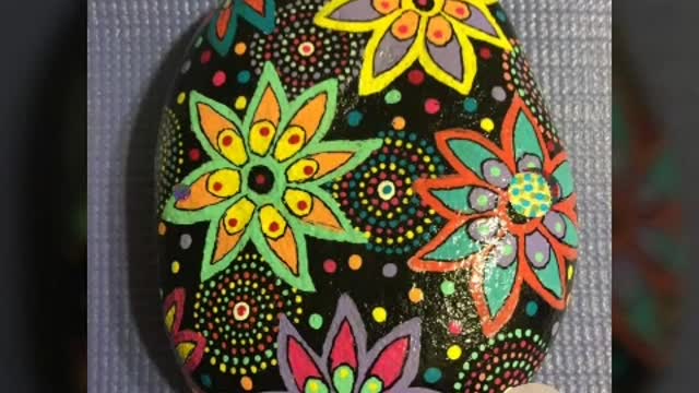 beautiful and unique floral Rock stone painting ideas