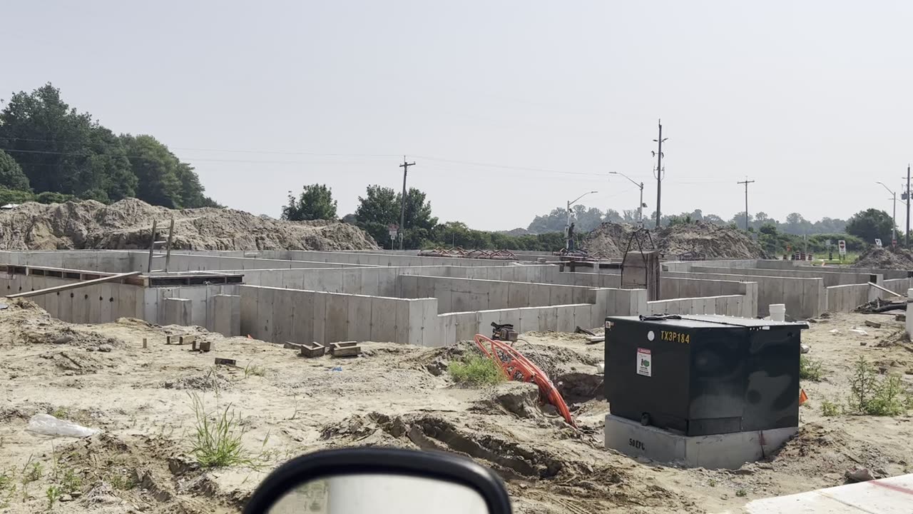 🇨🇦 🚧 🦺 🏗️