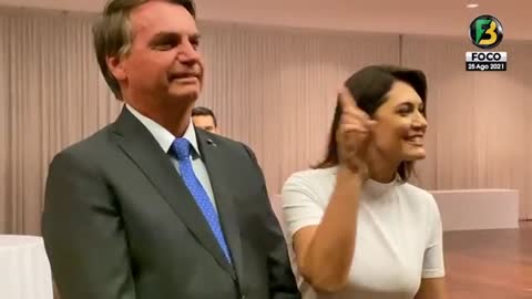 Bolsonaro mostra dentro de sua Residência Oficial,