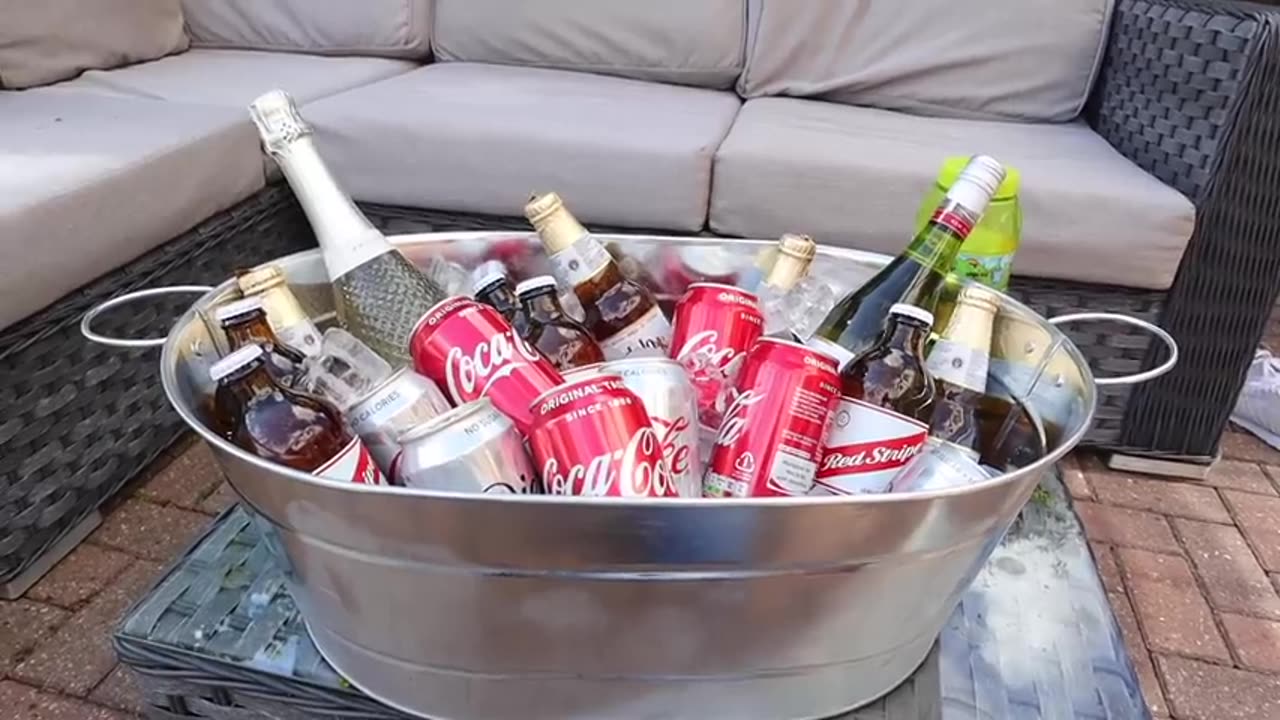 PARTY HACKS HOW TO FEED A CROWD ON A BUDGET Emily Norris
