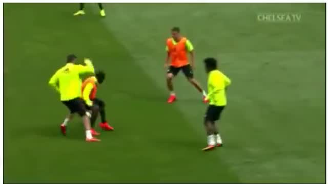 VIDEO: Diego Costa nutmegs N'Golo Kante in training