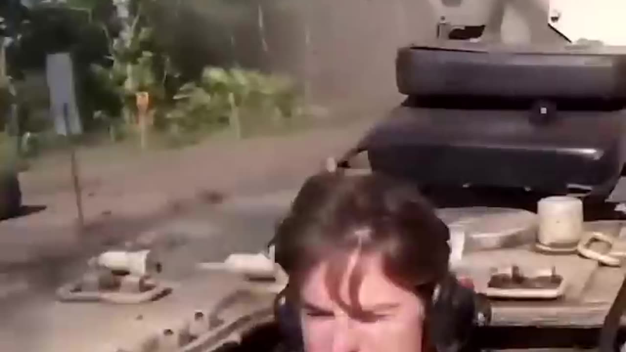 DESTROYING A CAR WITH A TANK????