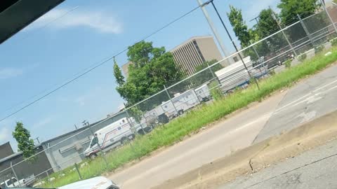 Hey I gotta delivery ova ere!