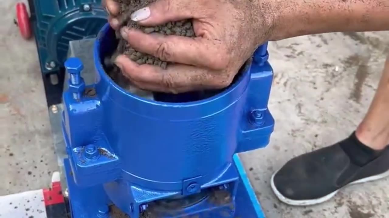Revolutionize Your Farming! Introducing the Game-changing Feed Pellet Machine ?✨