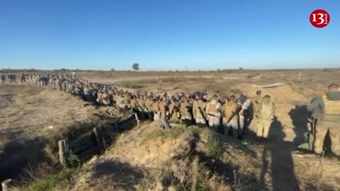 Hundreds of Ukrainian soldiers preparing for battle take military oath