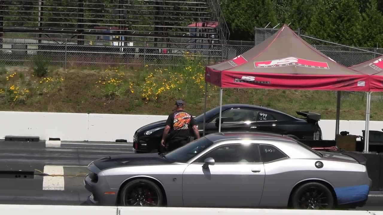 Hellcat vs Nissan GT-R -drag racing Compilation