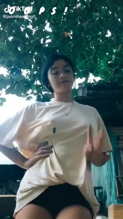 Hot Girl dancing with no bra