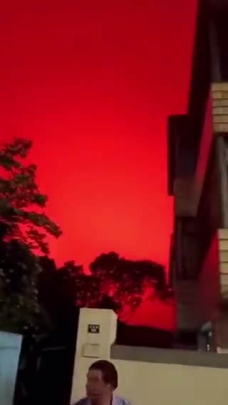 THE SKY OVER Zhoushan CHINA TURNED BRIGHT RED