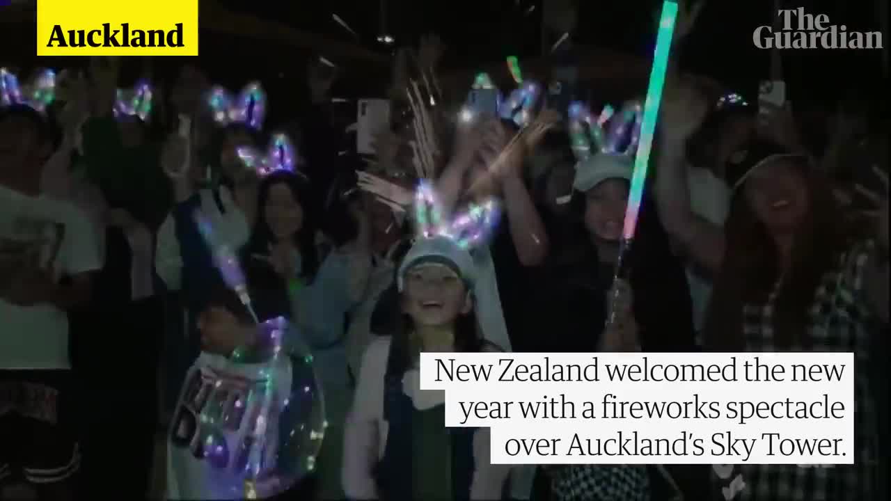 Fireworks let off in Sidney and Auckland New Year’s Eve celebration