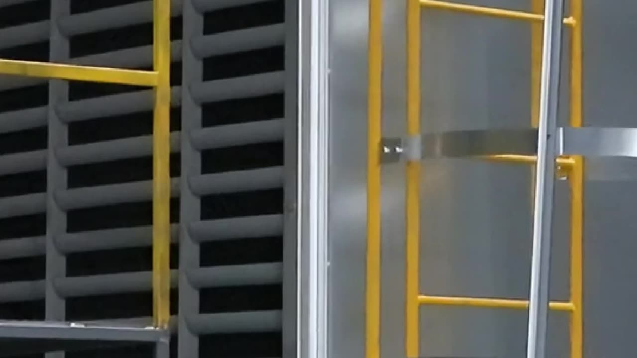 Closed cooling tower operates efficiently, saves energy and water