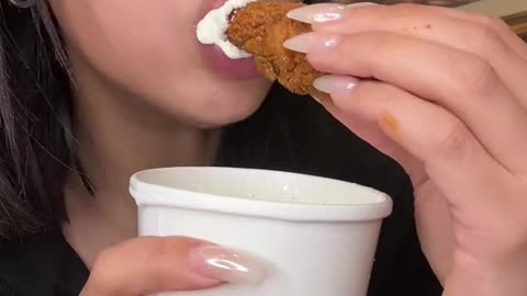 Asmr eating