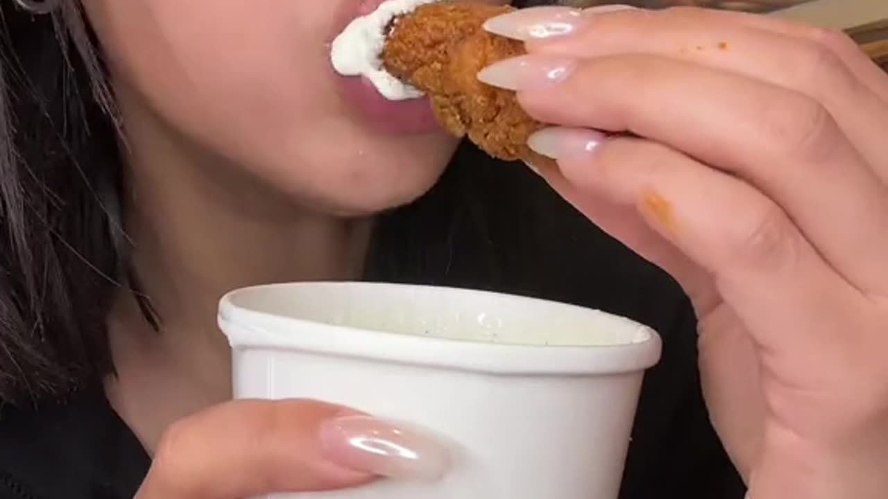 Asmr eating