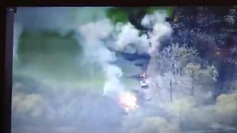 Ukrainian artillery destroys a large Russian convoy!