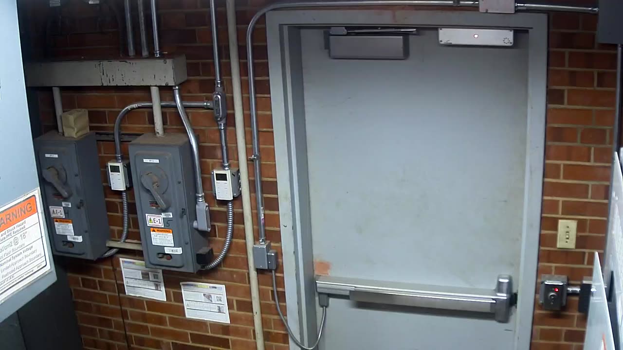 6097RHOBSBSB353ALoadingDockDoor_2021-01-05_02h00min01s383ms.mp4
