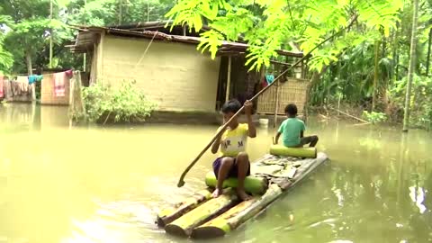 Floods make thousands homeless in India, diseases spreads