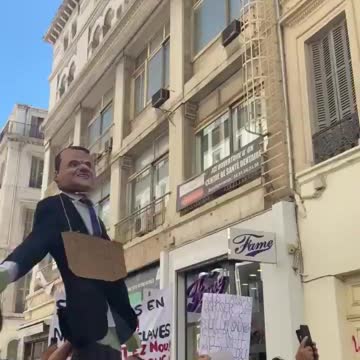 Protesters Slap Marcon Puppet at Paris Vaccine Passport Protests 7-17-21