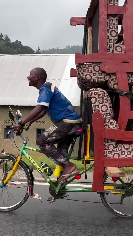 Transportation of furniture by bicycle