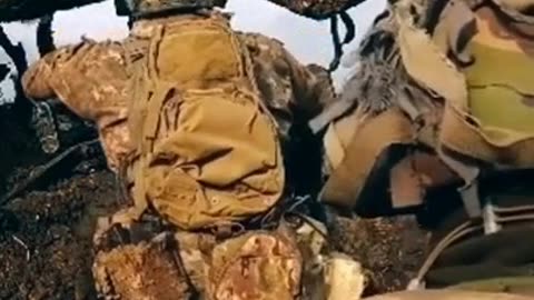 Ukrainian special forces machine gunner gets hit by a Russian sniper