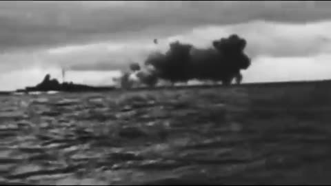 the biskmark sinking the hood, ww2 raw video/video real del hundimiento del hood x el bismark