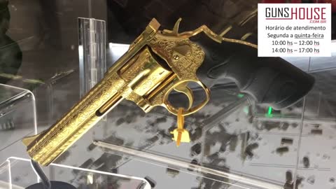 Revolver de Dourado e gravado a mão