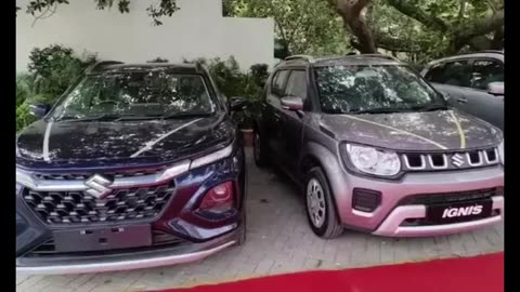 Indian employer distributes 50 new cars to loyal employees