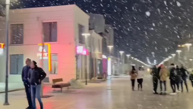 ut mentioning the snow, how to describe the snow is very big? Please desc