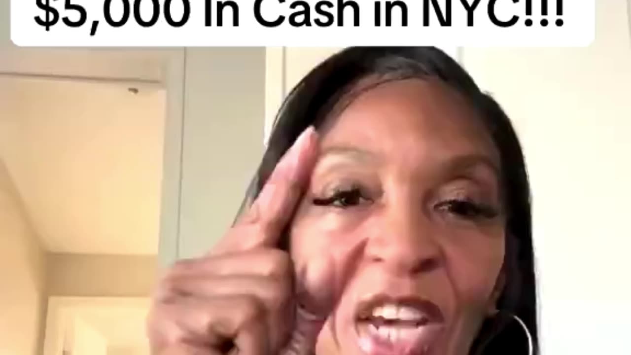 UNBELIEVABLE! Black woman went off on Kamala after finding out migrants get 13k and food stamps