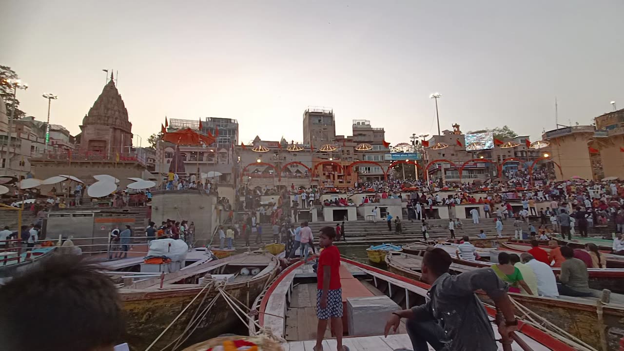 GANGA GHAT KASHI VISHWANATH TEMPLE BANARAS INDIA