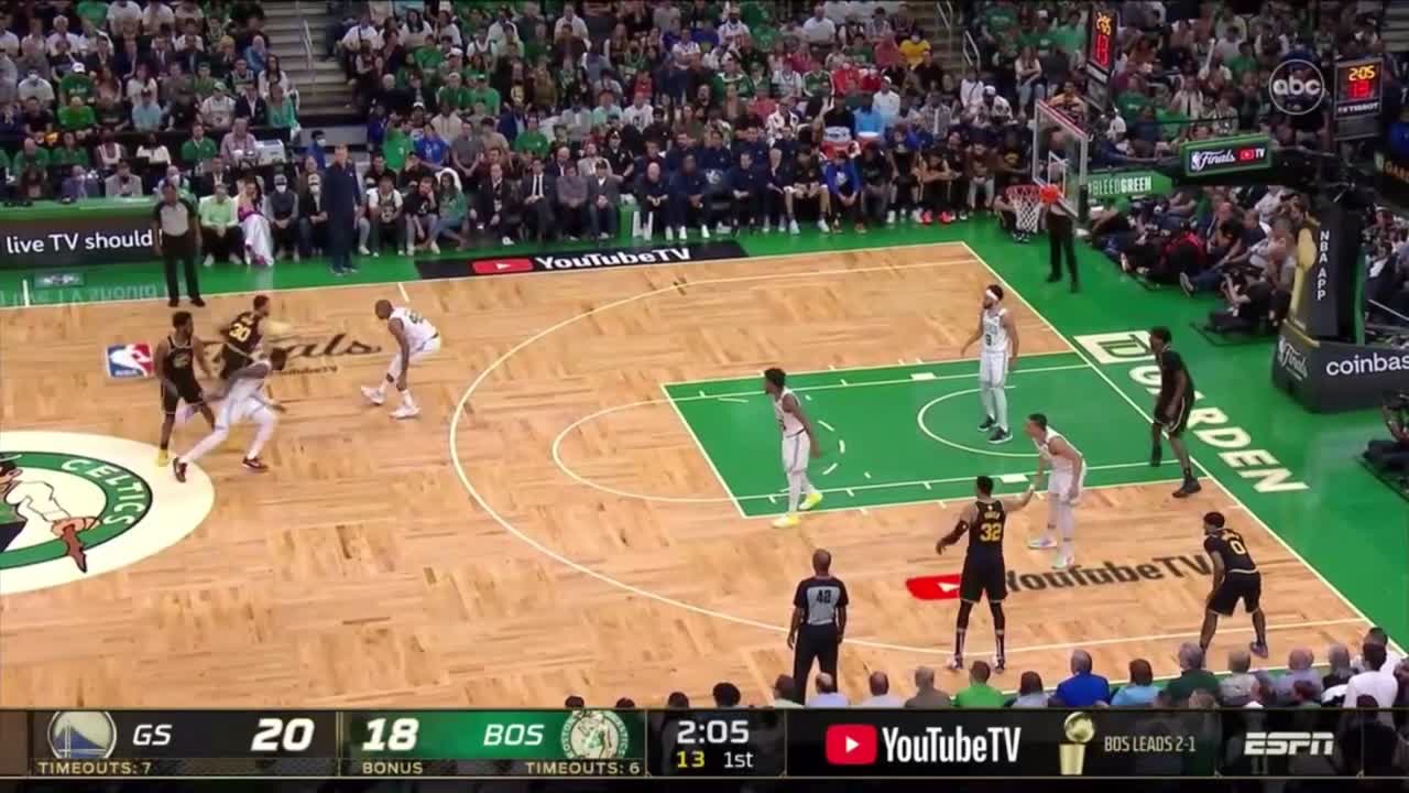 Steph Curry Can’t Stop Trash Talking At The Celtics Bench After Unlimited Range !