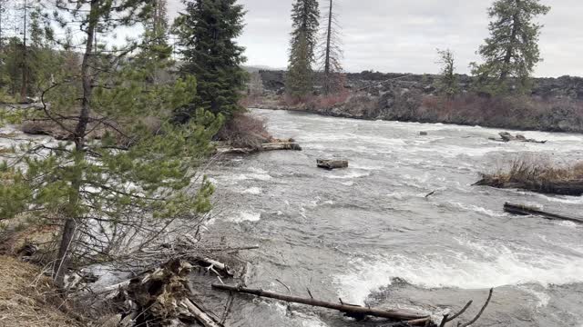 Exploring the Deschutes River Area – Central Oregon – 4K