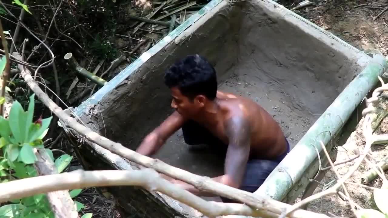 Building a Shower Tank survival jungle